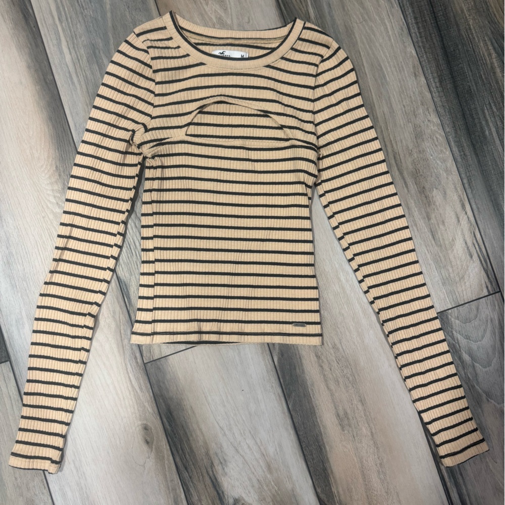 Cutout Holister Top